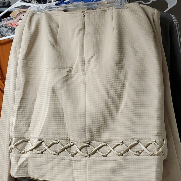 Skirt Set Light Tan 10 - Picture 6 of 10